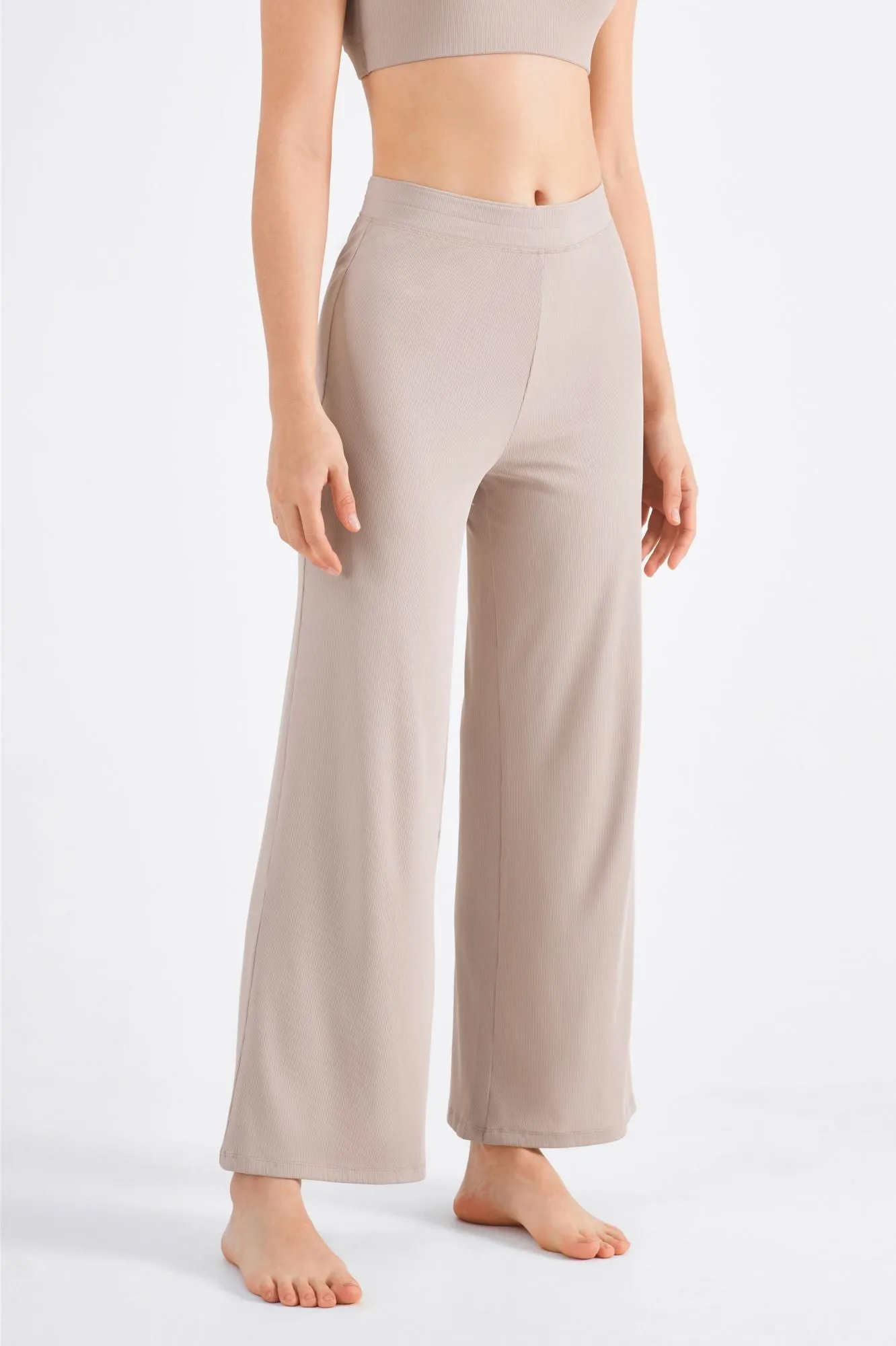 Ribbed Y-Back Sports Bra & Wide-Leg Yoga Pants Set