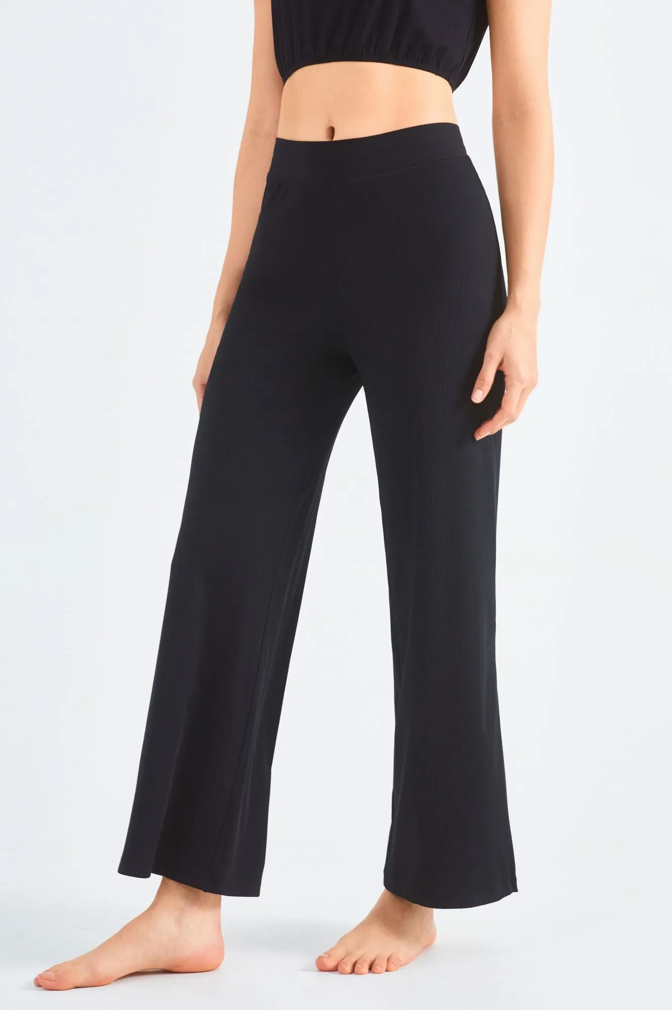 Ribbed Y-Back Sports Bra & Wide-Leg Yoga Pants Set